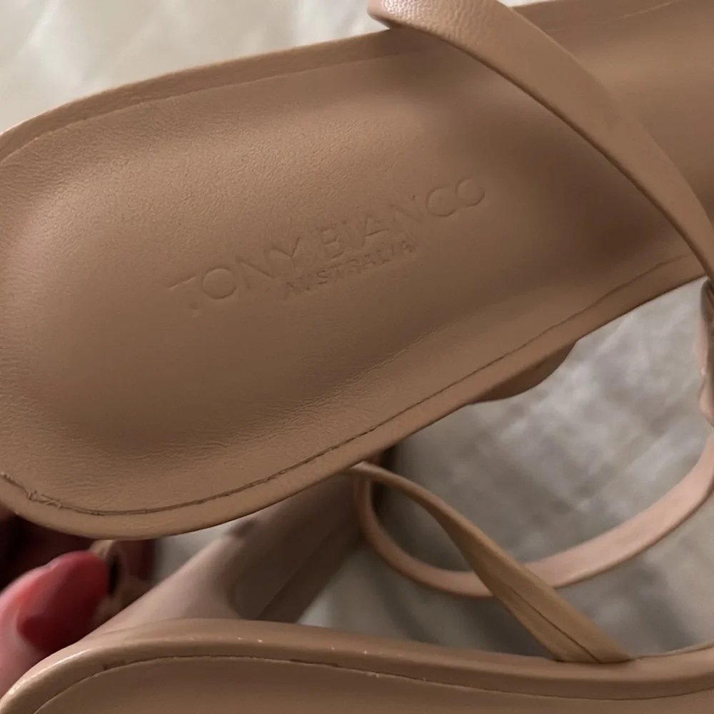 TONY BIANCO FIANCÉ SKIN CAPRETTO SHEEP NAPPA SANDAL HEELS SZ 8.5 - Picture 8 of 8